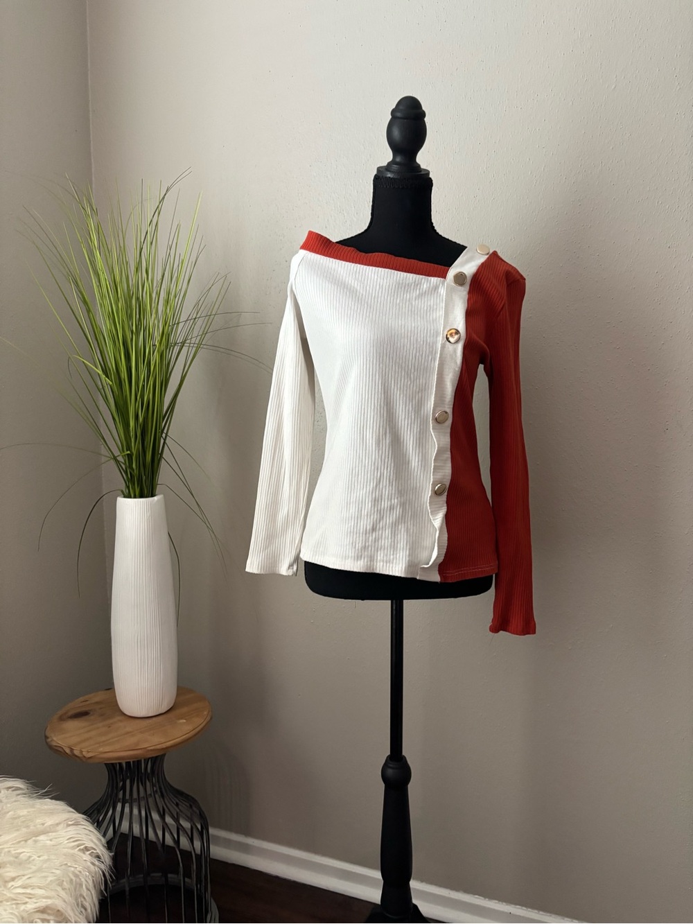 Two-Tone Asymmetrical Button Ribbed Top - White & Rust - Picture 1 of 1
